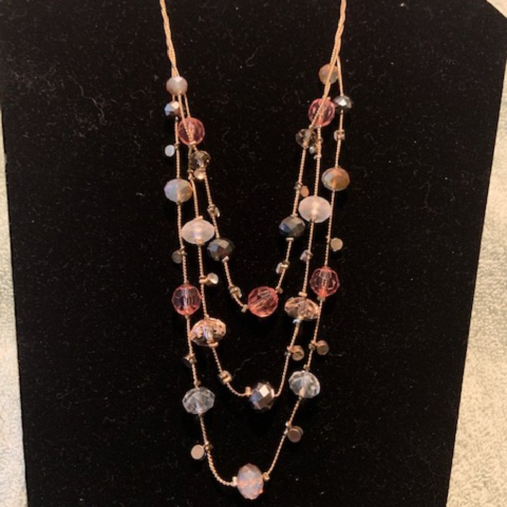 24” goldtone triple strand faceted bead necklace